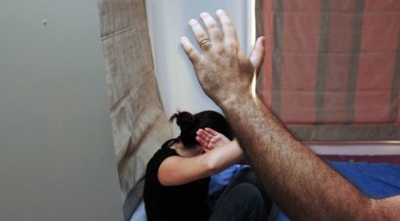 баща пребивал бой дъщеря