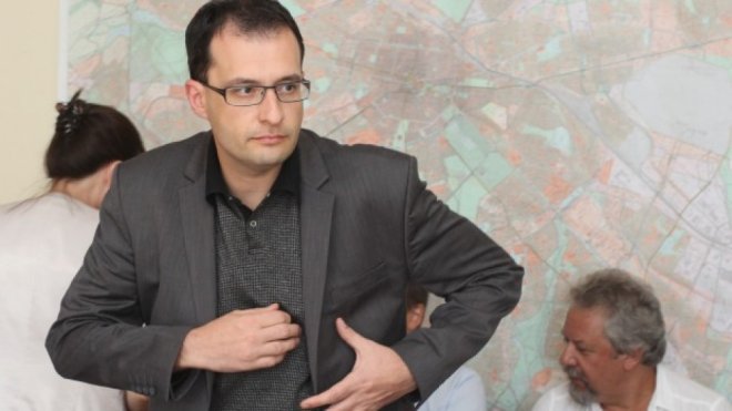 Некадърник парализира София