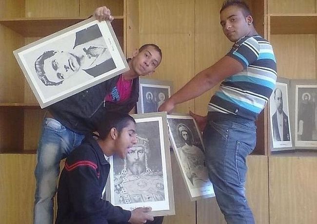 Няма престъпление в снимката на ромите, поругали светини