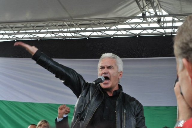 Атака сезира съда, че ДПС е незаконна