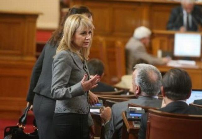 Румънка нацели в катастрофа депутатка от ГЕРБ