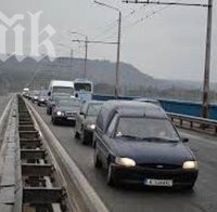 Катастрофа предизвика задръстване на Аспаруховия мост във Варна