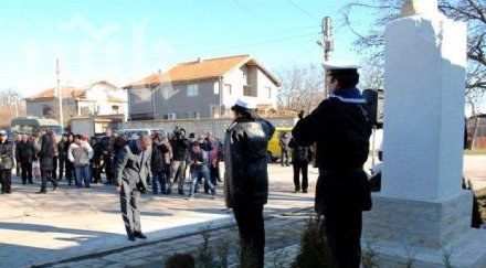 откриха войнишки паметник каменар