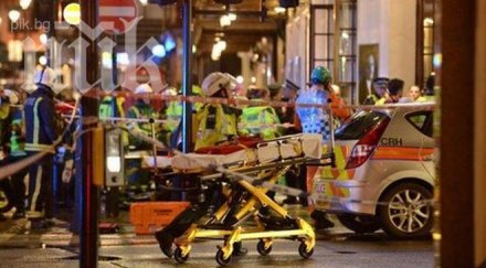 целият покрив част паднала лондонския театър аполо