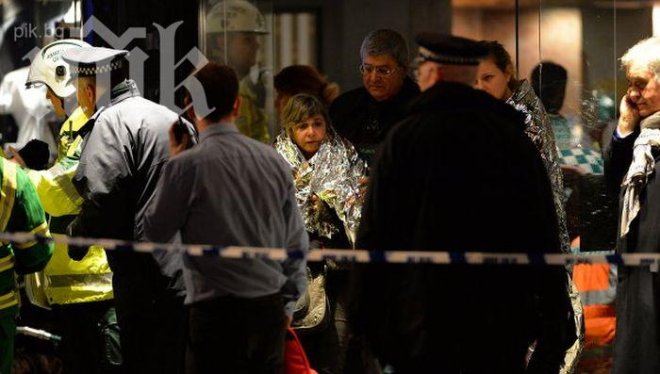 Медиците оказват помощ на 80 пострадали при разрушенията в Лондонския театър, седем са тежко ранени