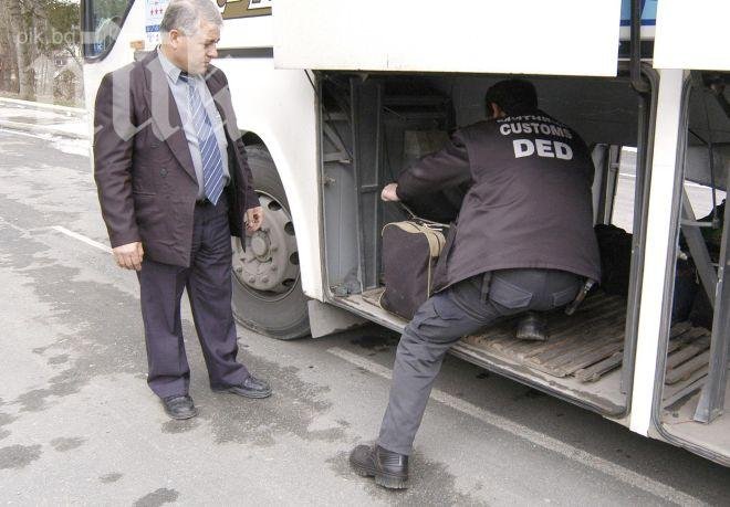 Само в ПИК! Скандал на ГКПП Капитан Андреево - митничари пропуснали цял автобус с контрабанда