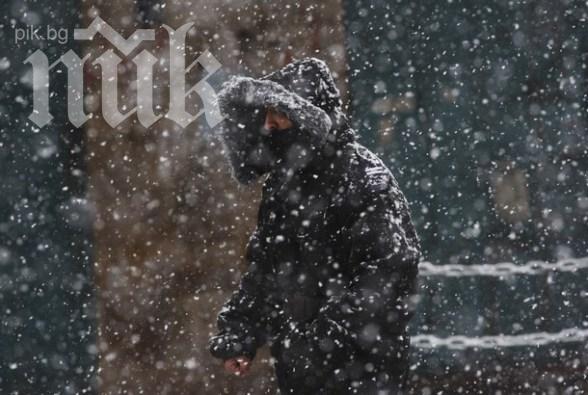 Сняг, проливни дъждове и торнада удрят САЩ по Коледа