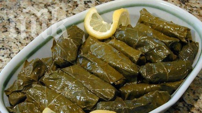 Кошмар! Пуснаха 10-годишни сарми из магазините преди Коледа