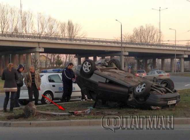 Ван засече автомобил с бясна скорост, той се въртя по таван