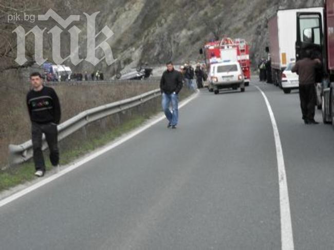Километрични задръствания в Кресненското дефиле