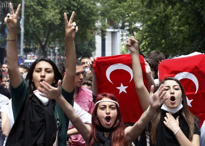 Още 25 полицейски шефове уволнени в Турция