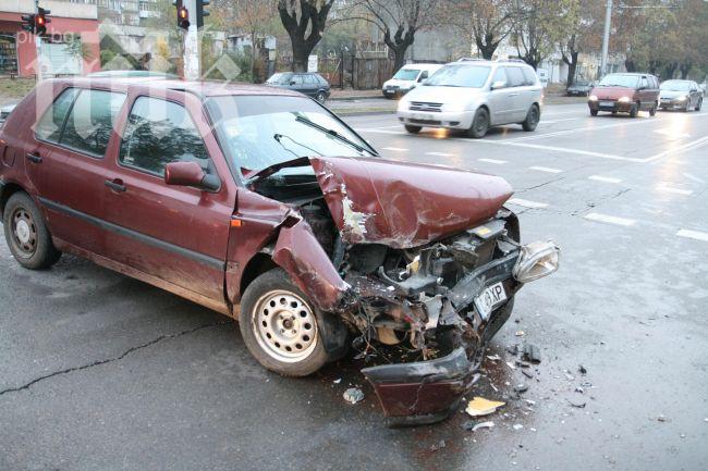 Двама души загинаха при катастрофи за денонощието