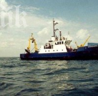 Индийски военен кораб се блъсна с траулер в Арабско море