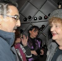 Татяна Лолова се фука с шапки за 50 бона