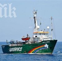 Първи активист на „Грийнпийс” напусна Русия