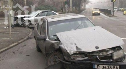 зрелищна катастрофа млада шофьорка потроши мерцедес