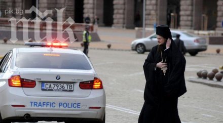 полицаи патрулни коли изследват всеки метър центъра софия проверяват атентат