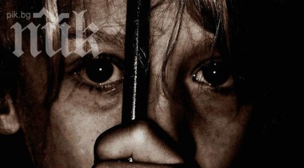 зла участ поетеса търси помощ своята внучка