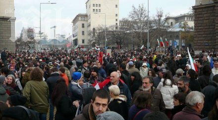 протестиращите рязко изненадаха полицията изсипаха александър невски