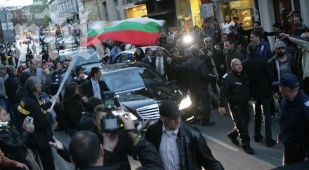 кортежите миков орешарски масово минават червено опасни погазват закона