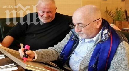 холивудски продуцент раздава автографи българия