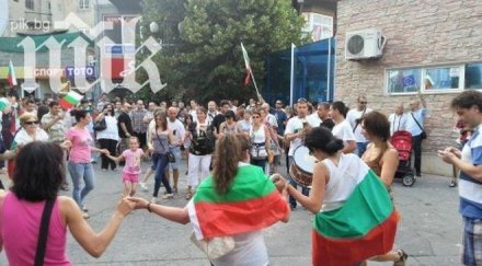 българи поздравиха лондон хоро коледа