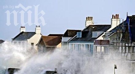двама загинали 000 къщи без ток заради бурята великобритания