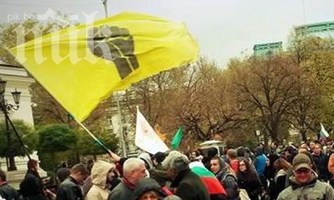 Полиция нахлу в ЮЗУ, за да изгони протестиращи студенти