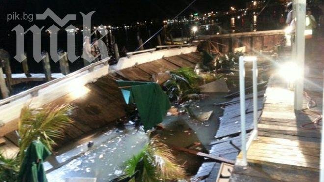 Покрив на 4-етажна сграда в Маями се срути