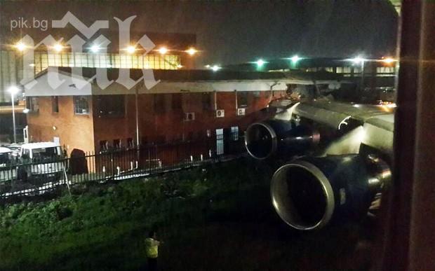 Самолет със 182 души катастрофира, разминахме се с кървава коледна драма (снимки)