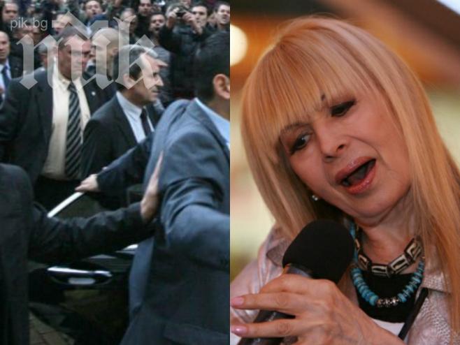 Сензация! Лили Иванова раздава автографи с пожелание за оставка на кабинета Орешарски!