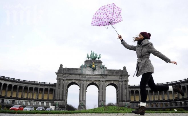 Мощна буря удря Белгия след часове