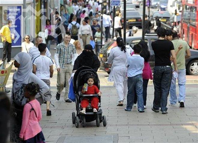 Излишна истерия - имиграцията се оказа полезна за британската икономика