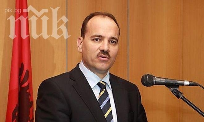 Албанският президент шокира - честити Великден!