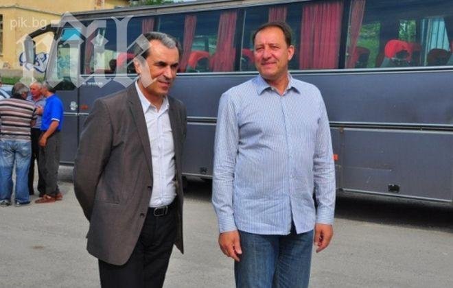 Орешарски и Ангел Найденов организират видео „седенка” с военни командири