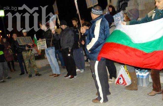Ранобудните протестират и на Бъдни вечер
