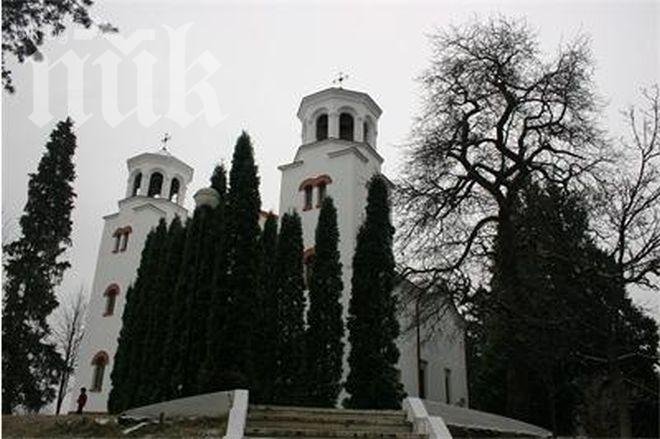 Отец моли влюбени да отложат венчилото