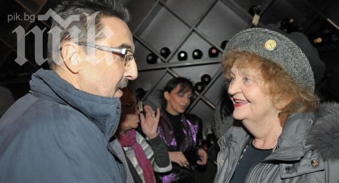 Татяна Лолова се фука с шапки за 50 бона