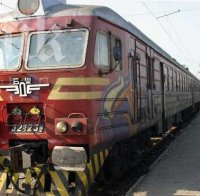 Влак, пътуващ от Варна към София, закъса! Пътниците мръзнат близо 3 часа!