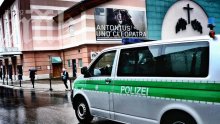 Седем коли пометени от камион на германски аутобан