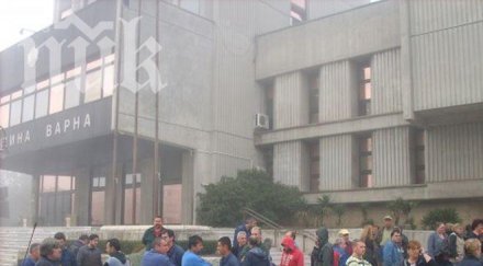 варна посрещат нова година протест прозорците областния управител