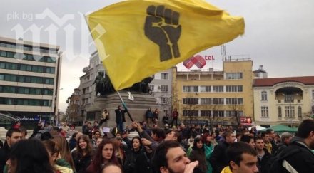 ранобудните организираме протест нова година