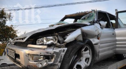 души загинаха автомобилна катастрофа остров ява