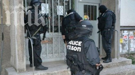 ексклузивно пик цигарени босове поръчали бомбата митничаря петков