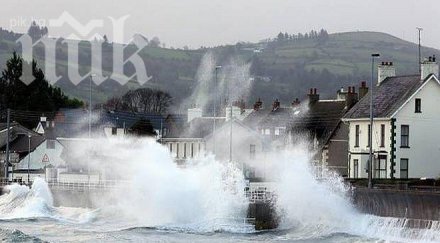 мощни ветрове оставиха без ток 4000 домакинства ирландия