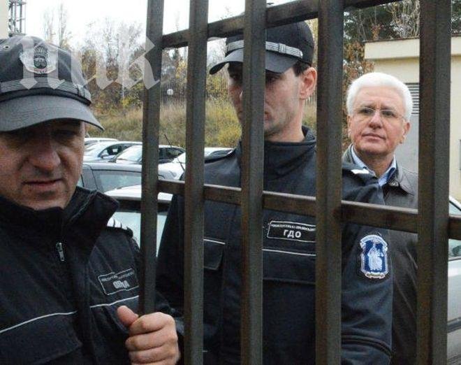 Разлепиха снимки на Христо Бисеров във всички РПУ-та – вече го издирват като закоравял престъпник