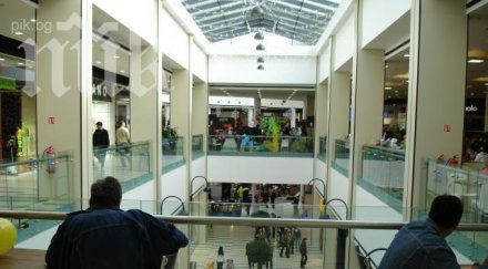 софиянци пазаруват новогодишните намаления моловете последния момент