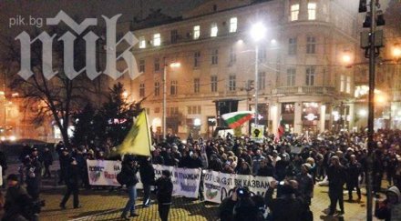 протестът блокира орлов мост