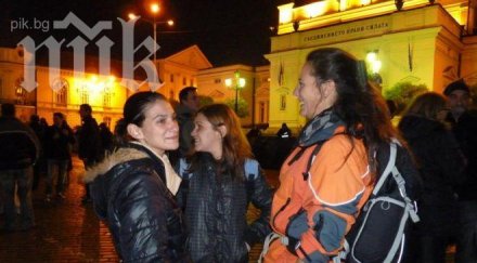 десетина души протестират кабинета орешарски