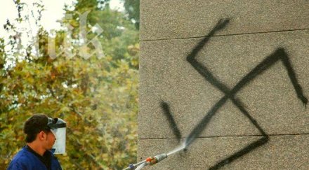 джамия стокхолм осъмна изрисувана свастики